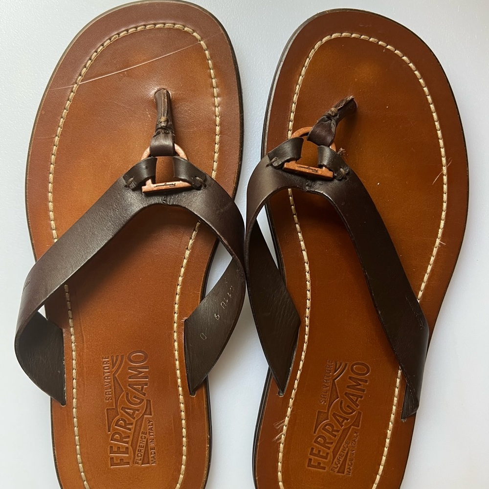 Ferragamo Men’s Leather Flip Flops Size 9